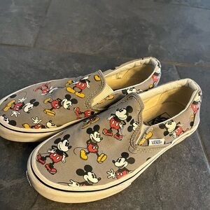 Mickey Mouse Slip On
Shoes M 4 / W 5.5
